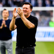 Abschiedsapplaus an die Magdeburger Fans? Christian Titz nach dem letzten Saisonspiel gegen Düsseldorf.