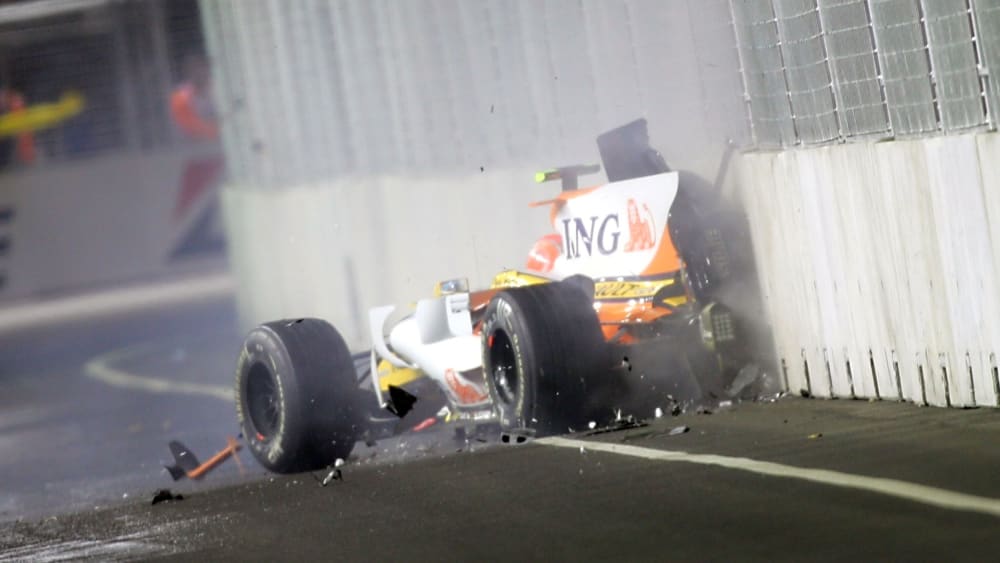 Auslöser der Debatte: Nelson Piquet setze seinen Boliden in Singapur absichtlich in die Wand.