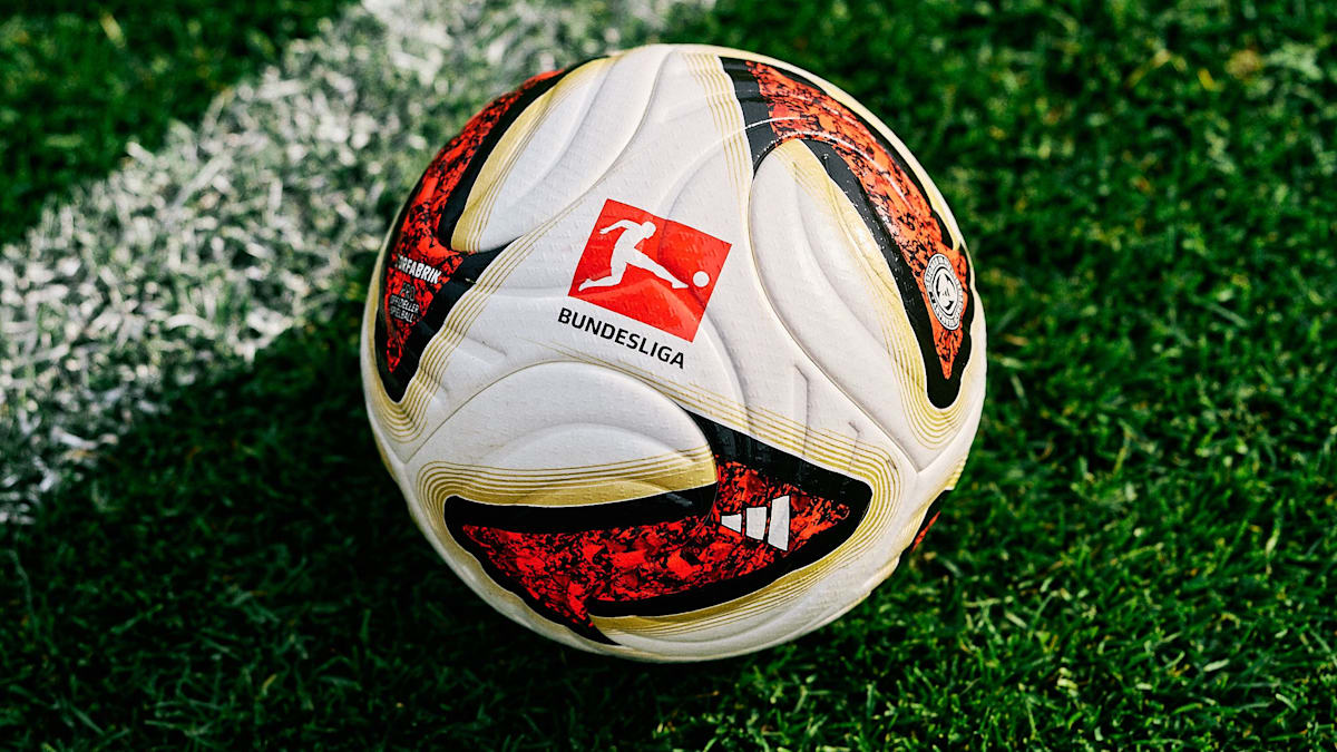 Hommage an 2006: Neuer Spielball für Bundesliga und 2. Liga präsentiert