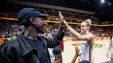 Basketball Berlin 07.09.2026 FIBA Women™s Basketball World Cup Germany 2026 Vorrunde Gruppe Deutschland (GER) - Mali (MLI) Dennis Schröder Schroeder (Deutschland, No.17) Schröder Schroder Leonie Fiebich (Deutschland, No.13) Jubel *** Basketball Berlin, September 7, 2026 FIBA Women’s Basketball World Cup Germany 2026 Preliminary Round Group Germany (GER) vs. Mali (MLI) Dennis Schröder (Schroeder) Germany, No. 17 Schröder (Schroder) Leonie Fiebich Germany, No. 13 Celebration