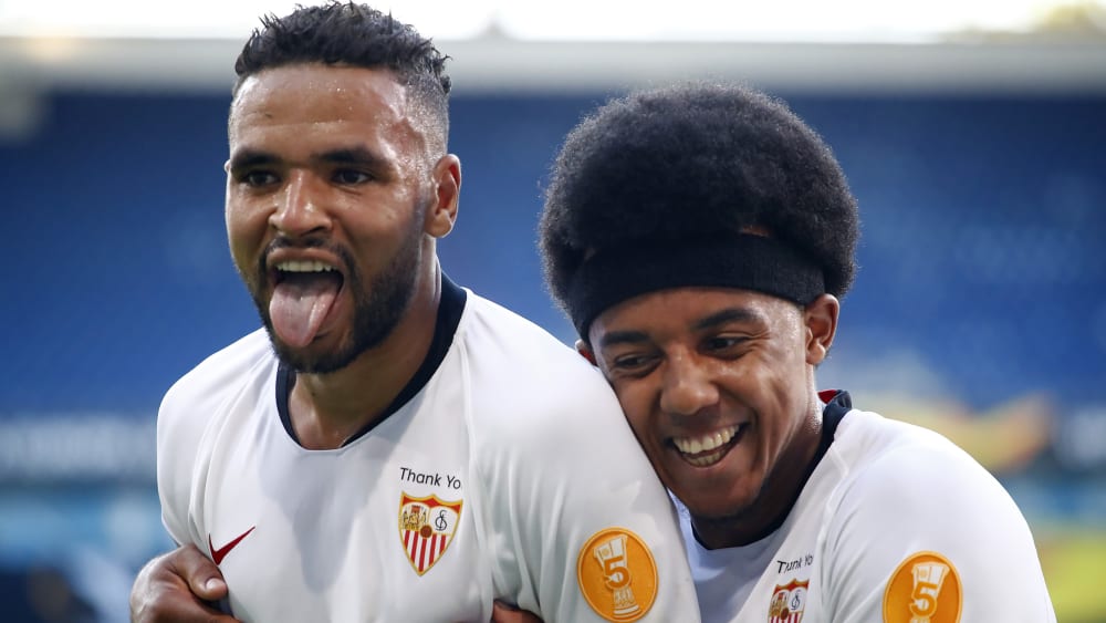 Youssef En-Nesyri (li.) freut sich gemeinsam mit Jules Koundé über seinen Treffer.
