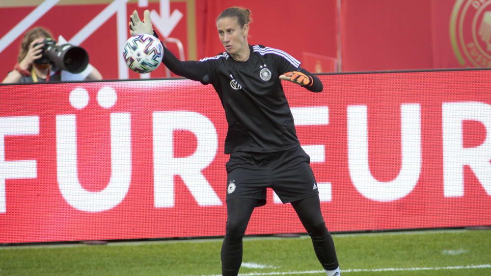 Spätes Glück: Ann-Katrin Berger darf für die DFB-Elf ins Tor.