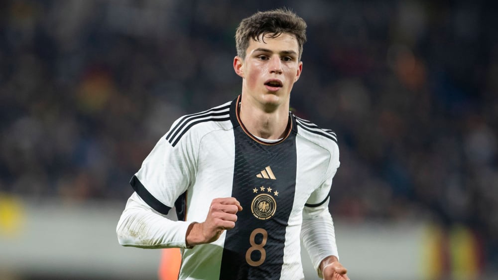 Streich bedient: Röhl fällt nach Foul 