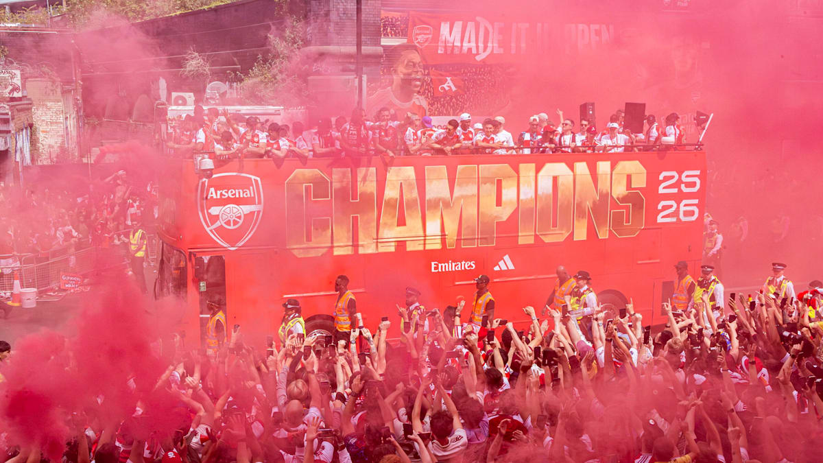 Arsenal illumine Londres en rouge lors d'une parade festive malgré la défaite en finale de Ligue des Champions