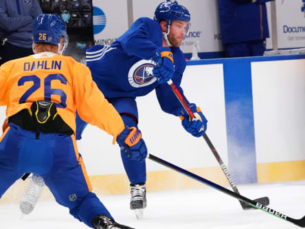 Rasmus Dahlin (l.), Taylor Hall