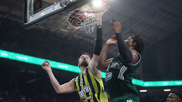 Panatinaikos AKTOR v Fenerbahce Tarfin - EuroLeague ATHENS, GREECE - OCTOBER 8: Sertac Sanli (L) of Fenerbahce Tarfin in action during the EuroLeague Week 4 match between Panathinaikos AKTOR and Fenerbahce Tarfin at OAKA Sports Hall in Athens, Greece, on October 8, 2026. Ayhan Mehmet Anadolu Athens Greece. Editorial use only. Please get in touch for any other usage. PUBLICATIONxNOTxINxTURxUSAxCANxUKxJPNxITAxFRAxAUSxESPxBELxKORxRSAxHKGxNZL Copyright: x2026xAnadoluxAyhanxMehmetx
