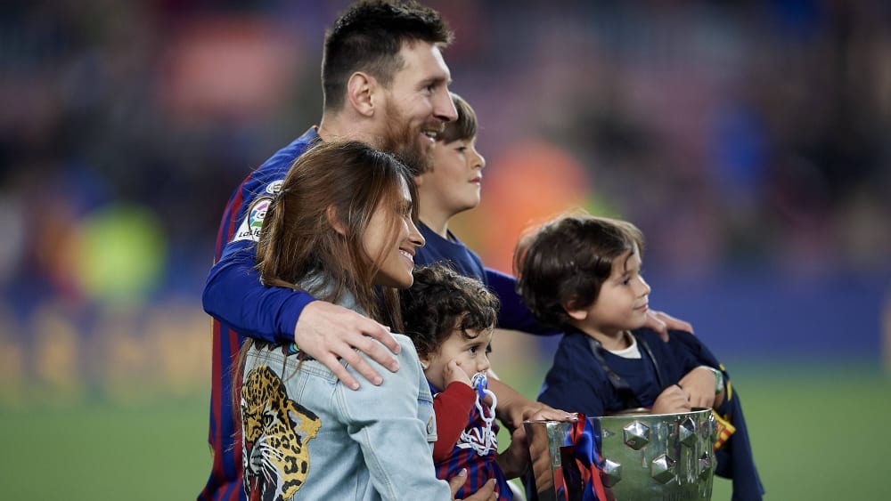 Rekorde, Titel, herrliche Tore: Messis Karriere in Bildern - kicker