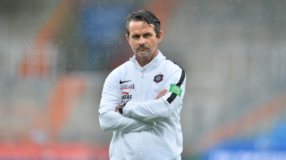 Hat die jüngsten Niederlagen noch nicht ganz verdaut: Aues Trainer Dirk Schuster.