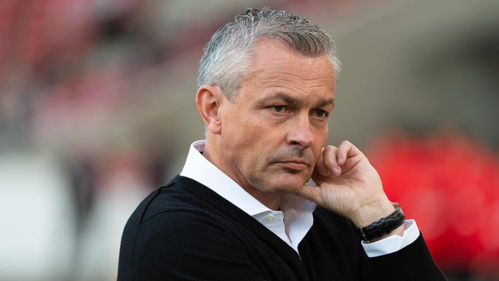 Die fehlende Balance zwischen Defensive und Offensive beschäftigt Wiesbadens Sportchef Christian Hock.