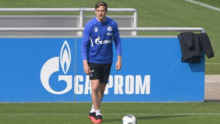 Bastian Oczipka ist Spieler des FC Schalke 04.