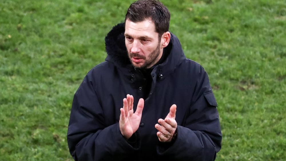 Sandro Schwarz lief in seiner aktiven Zeit 168-mal in der 2. Bundesliga für Mainz 05, Rot-Weiss Essen und den SV Wehen Wiesbaden auf.