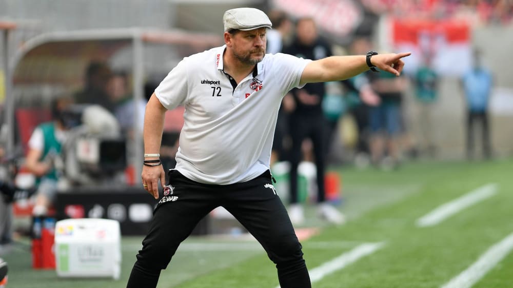 Out to Europe: Cologne coach Steffen Baumgart gives instructions.