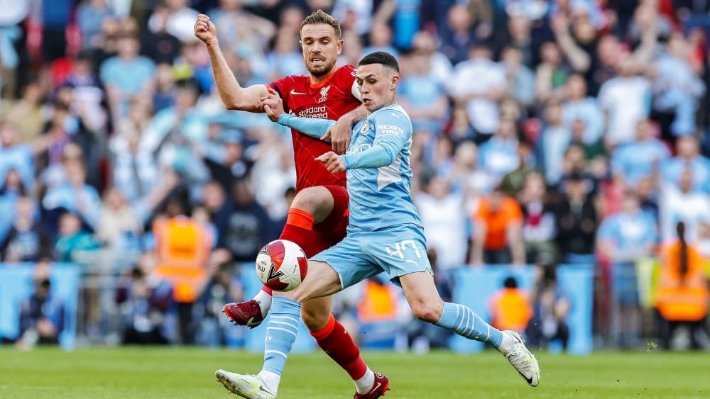 A close duel to the end: Jordan Henderson (left) and Phil Foden.