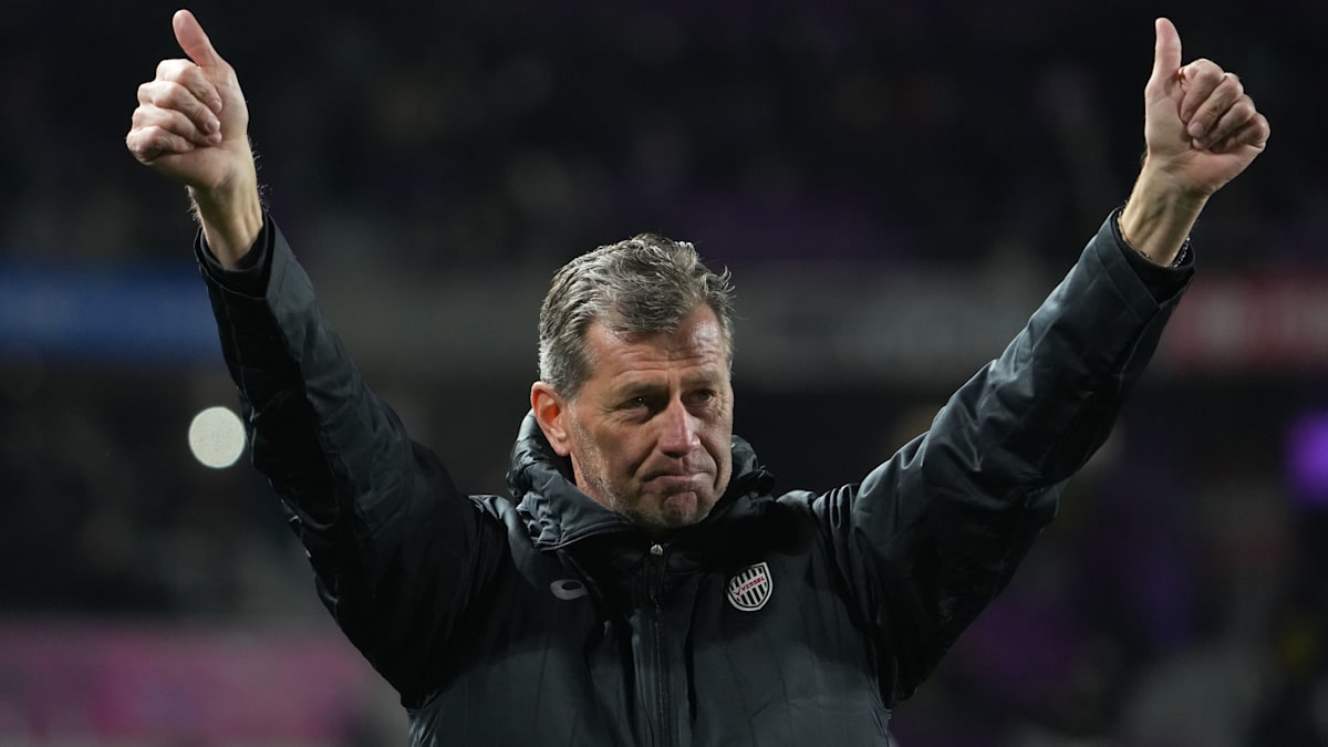Skibbe leads Vissel Kobe to the Japanese championship