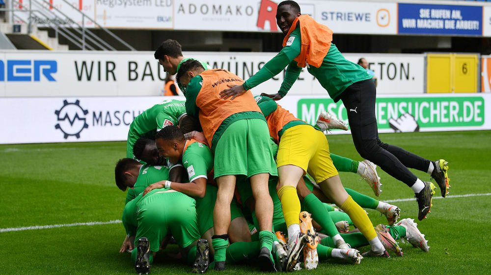 Freude über Platz drei: Die Fürther Jubeltraube in Paderborn.