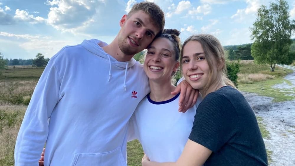Anton Stach mit seinen Geschwistern Emma (Mitte) und Lotta