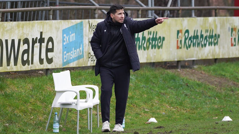 Burak Baher übernimmt: Der SSV Jeddeloh II hat vor dem DFB-Pokal-Highlight gegen Hertha BSC für Klarheit auf der Trainerbank gesorgt.