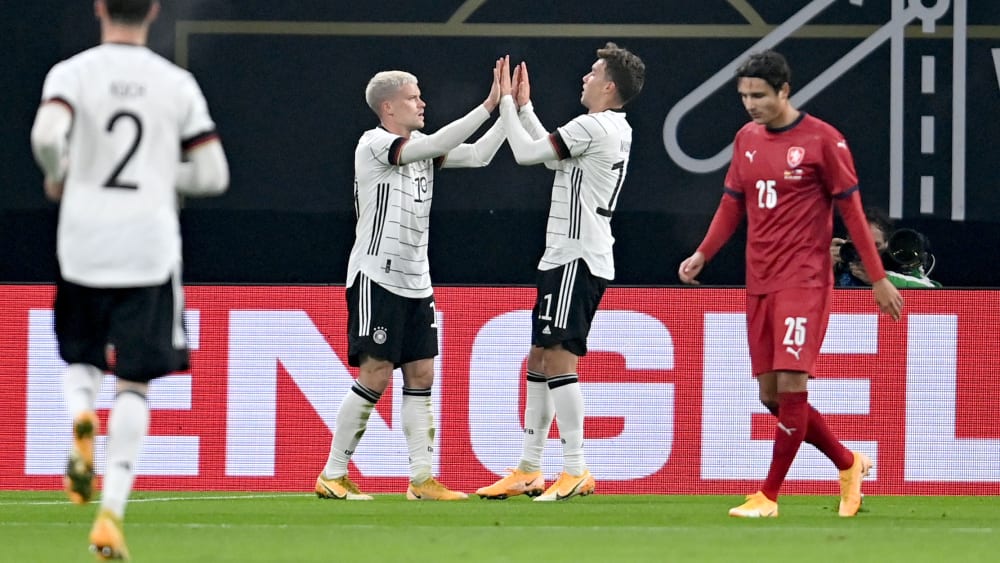 Vorbereiter und Torschütze: Philipp Max hat das 1:0 von Luca Waldschmidt aufgelegt.
