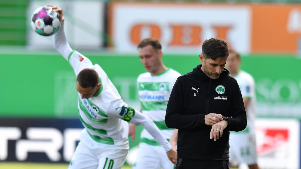 Frust pur: Fürths Kapitän Branimir Hrgota (li.) und Trainer Stefan Leitl trauen zwei verlorenen Punkten hinterher.
