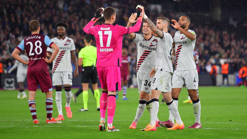 Bayer 04 Leverkusen celebrate their aggregate win during the UEFA Europa League match between West Ham United and Bayer 04 Leverkusen at the London Stadium, Queen Elizabeth Olympic Park , London, England on 18 April 2024. Copyright: xPhilxHutchinsonx 40560022