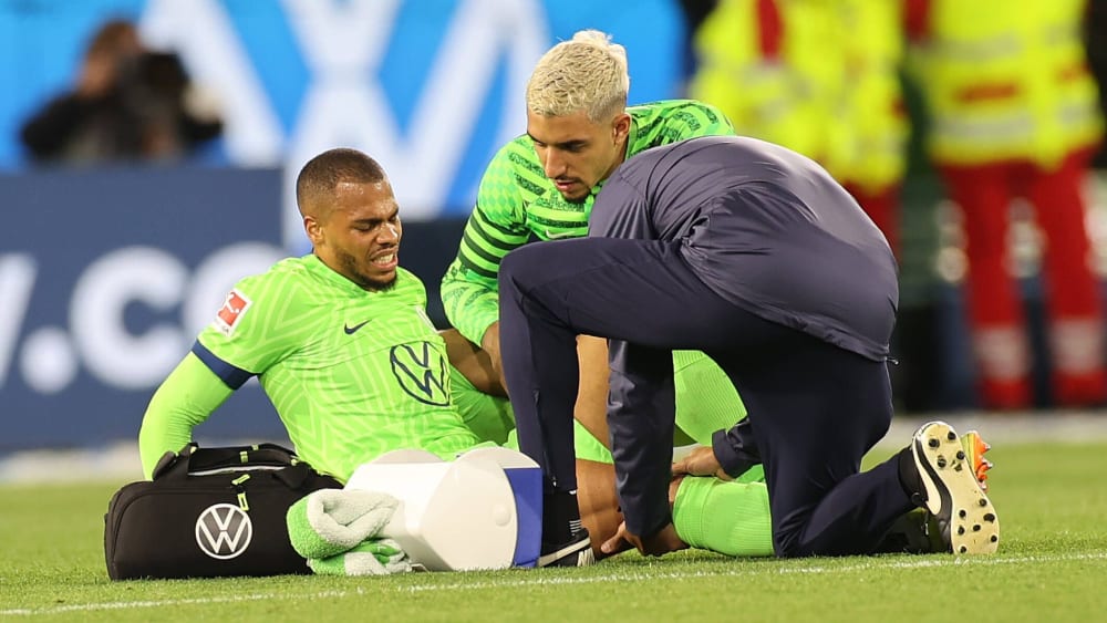 Wolfsburger Sorgen: Lukas Nmecha am Knie verletzt - kicker