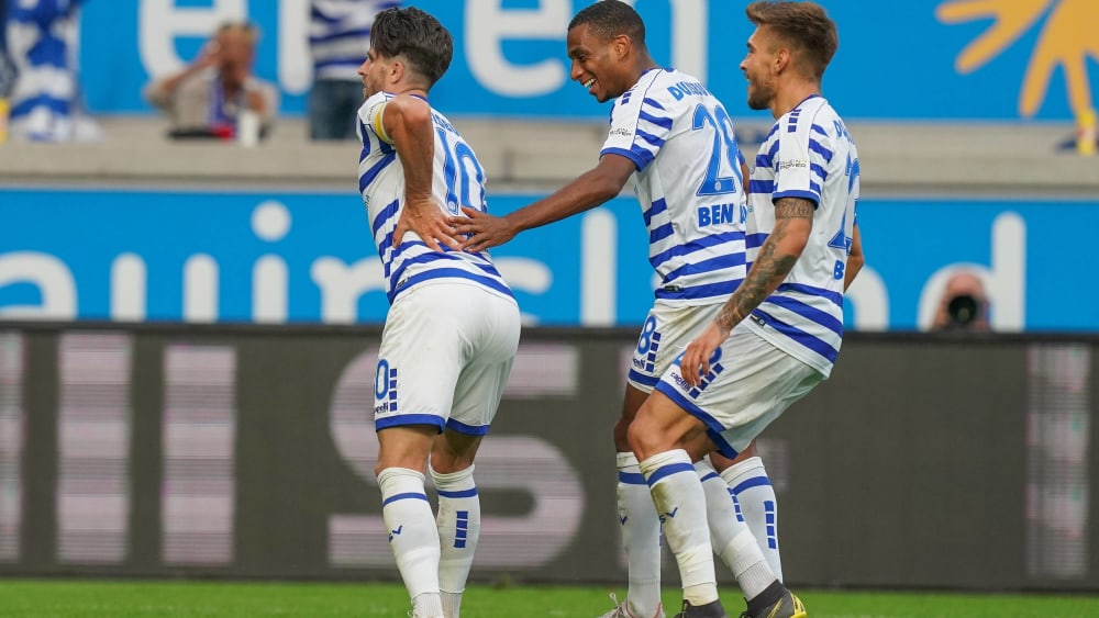 Alter Mann schießt Tore: Moritz Stoppelkamp (links) erzielte mit seinem vierten Saisontreffer das 2:0 für den MSV Duisburg.