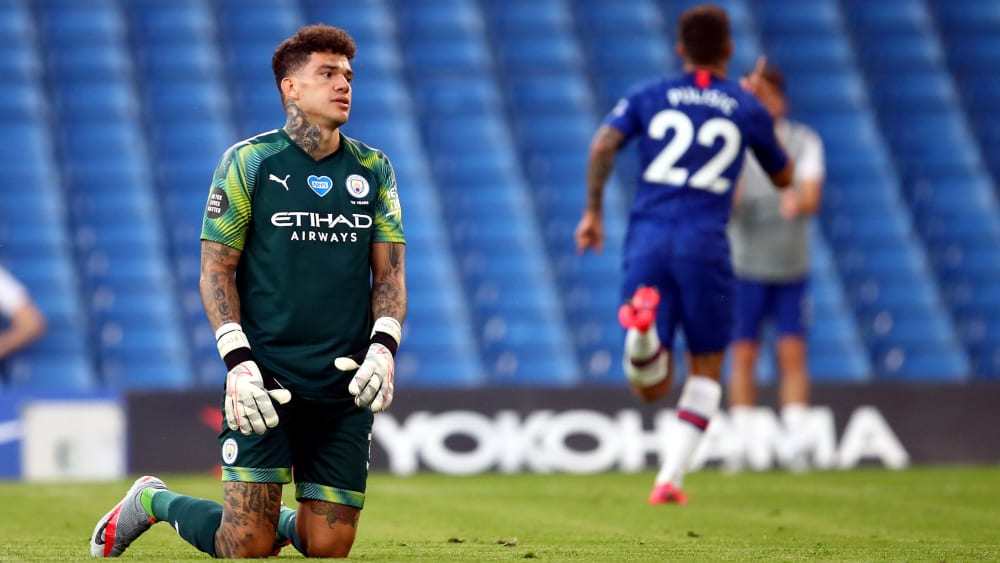 City-Keeper Ederson ist bedient, Chelseas Christian Pulisic dreht jubelnd ab.
