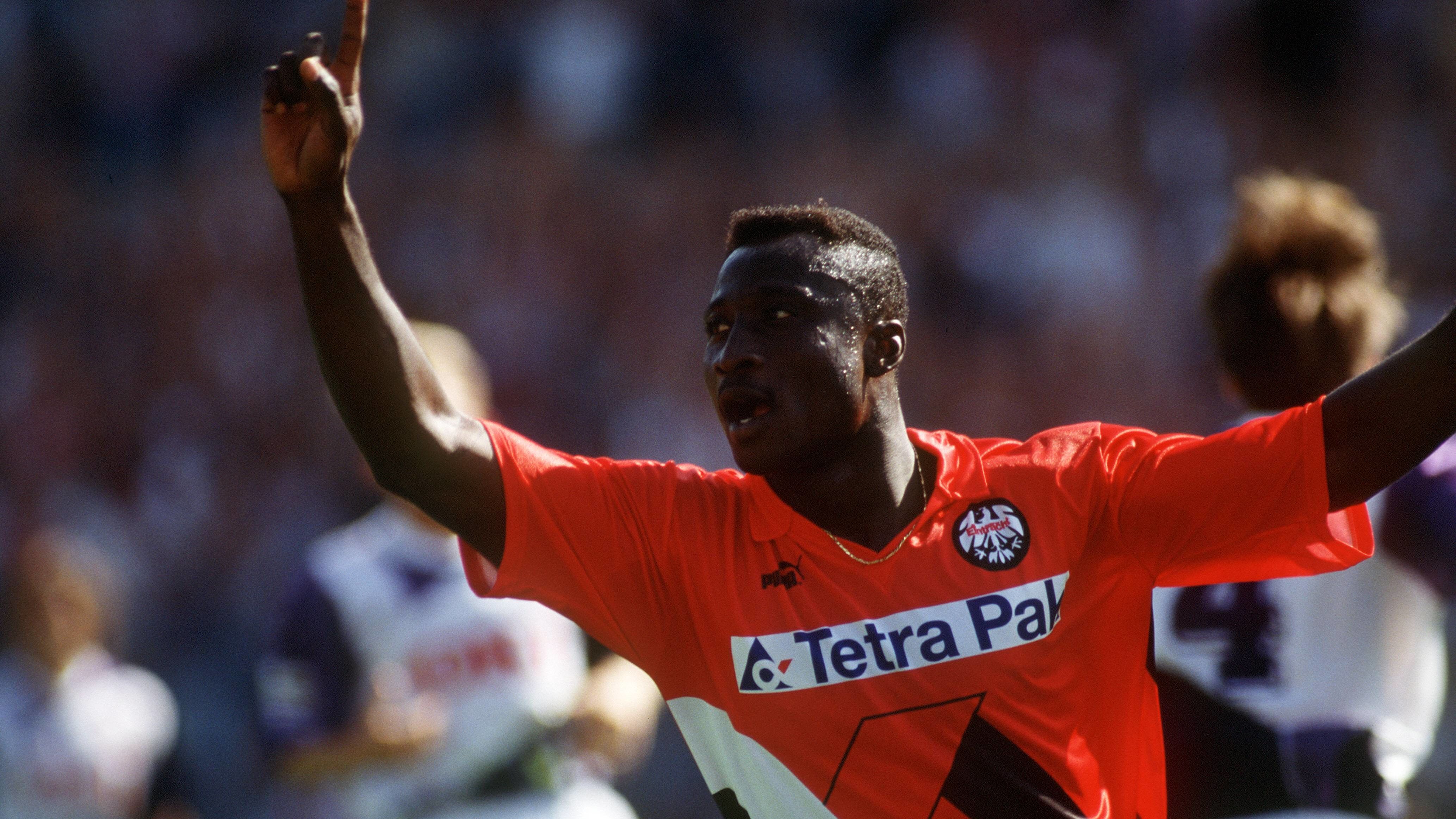 Bekanntes Bild: Frankfurts Anthony Yeboah bejubelt einen seiner insgesamt 96 Bundesligatreffer