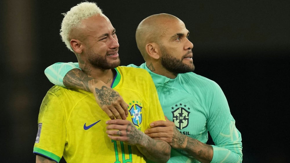 Neymar (hier getröstet von Dani Alves)