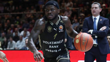 12.10.2024, xtgx, Basketball BBL Pokal, Basketball Loewen Braunschweig - Rasta Vechta emspor, v.l. TJ Crockett (Braunschweig, 1) Braunschweig *** 12 10 2024, xtgx, Basketball BBL Cup, Basketball Loewen Braunschweig Rasta Vechta emspor, v l TJ Crockett Braunschweig, 1 Braunschweig