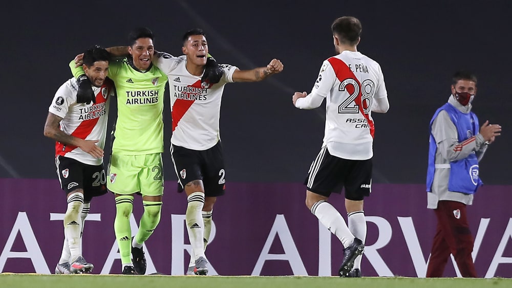 Corona Irrsinn River Plate Gewinnt Ohne Torwart Und Auswechselspieler Kicker