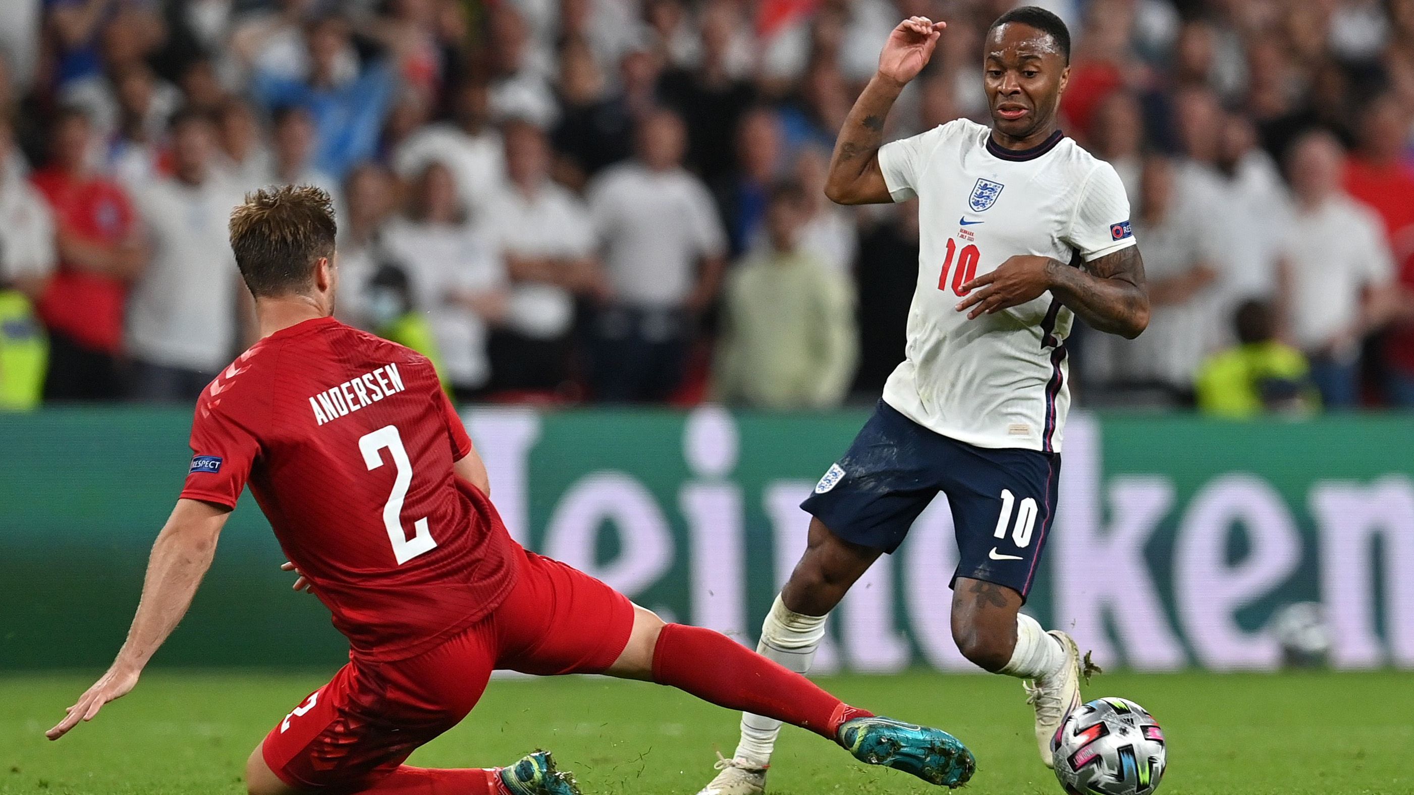 Sterling Stark Aber Zwei Danen Uberragen Die Kicker Noten Zu England Danemark Kicker
