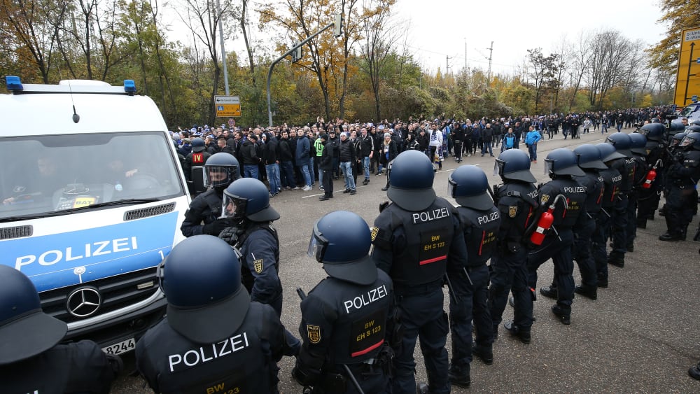Willkürlich eingekesselt: Karlsruher SC kritisiert Polizei-Einsatz beim  Derby - kicker
