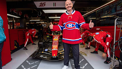 FIFA-Präsident Infantino posiert im Pulli der Montreal Canadiens vorm Ferrari: Der Fußball-Weltverband hat die Formel 1 beim Umsatz längst überrundet.