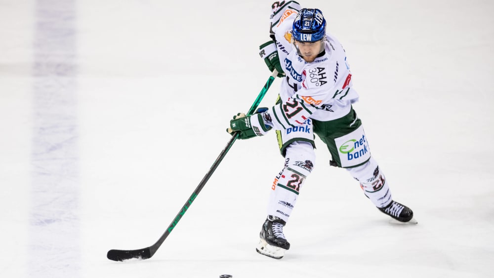 Verlängerung um eine Saison: AEV-Topscorer David Stieler.
