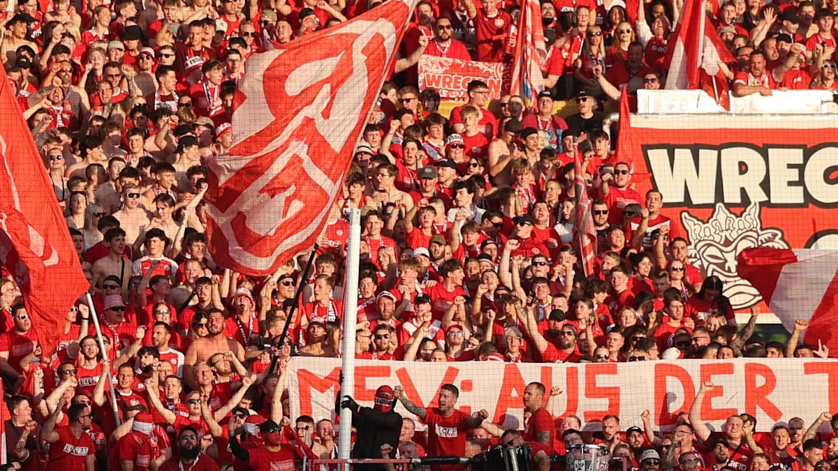 Essen-Fans klauen Pfosten aus Duisburg - und präsentieren ihn gegen Fürth