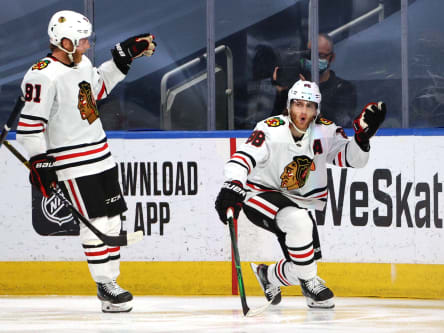 Jonathan Toews (l.), Patrick Kane