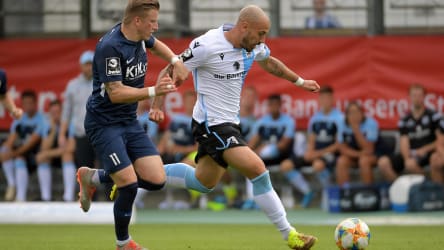 Premiere: Timo Gebhart (re.) zählte gegen Meppen (hier Marcus Piossek) erstmals in dieser Saison zur 1860-Startelf.