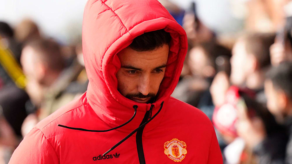 Manchester Uniteds Kapitän Bruno Fernandes kommt am Sonntag am Old Trafford an.