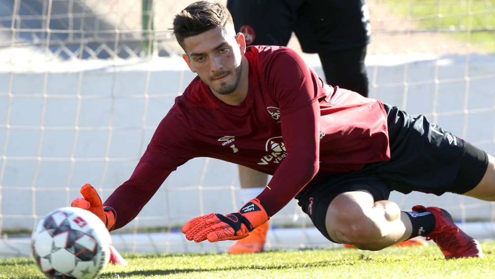 Fängt künftig Bälle beim VfB: Torwart Fabian Bredlow wechselt von Nürnberg nach Stuttgart.
