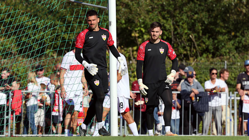 VfB-Torhüter wechsel dich: Fabian Bredlow und Dennis Seimen tauschen in Paderborn die Rollen.