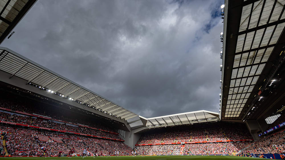 Schlechtes Wetter: Das Stadion an der Anfield Road beim Spiel Liverpool gegen Fulham Mitte September