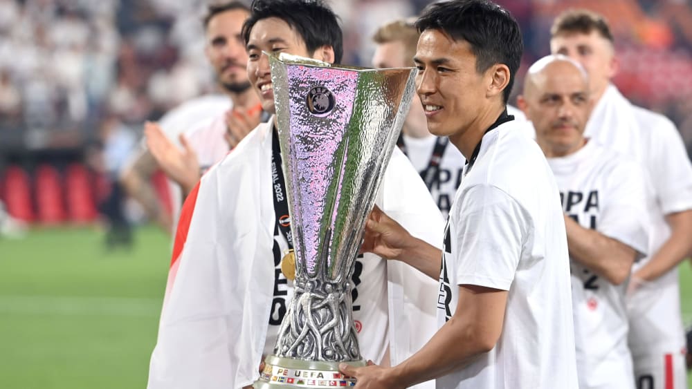 Strengthening close ties: eintrach visits japan in november Eintracht frankfurt travels to his home country of makoto hasebe (right) and daiichi kamada in november.