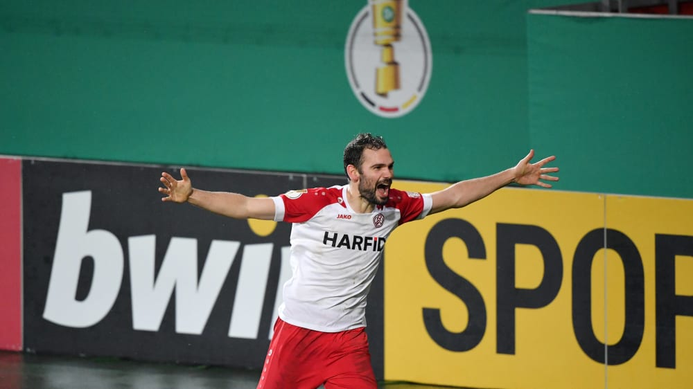 "Wenn mir ein Ball vor den Fuß fällt, mache ich ihn rein": Stürmer Simon Engelmann.