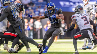 September 27, 2026, Indianapolis, Indiana, U.S: Indianapolis Colts running back Jonathan Taylor (28) carries the ball during the game between the Houston Texans and the Indianapolis Colts at Lucas Oil Stadium, Indianapolis, Indiana. NFL, American Football Herren, USA 2026 Colts 19-17 Texans PUBLICATIONxINxGERxSUIxAUTxONLY - ZUMAs304 20260927_zaf_s304_009 Copyright: xScottxStuartx