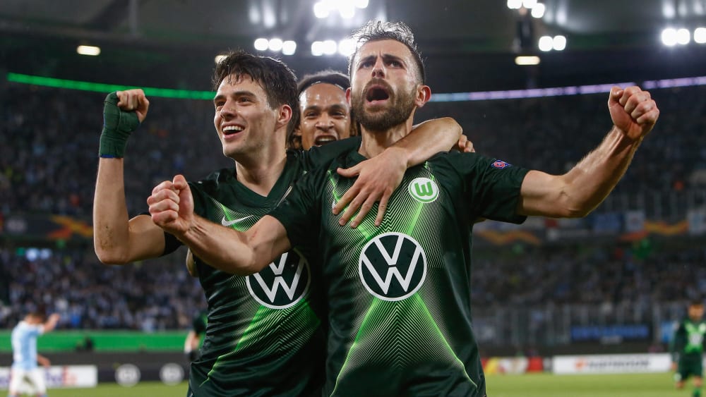 Bejubeln den Treffer zum 2:1: Admir Mehmedi (re.) und Josip Brekalo (li.).