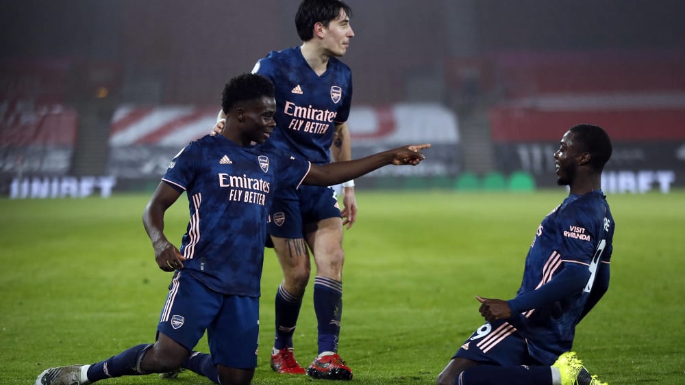 Die Gunners jubeln auswärts: Matchwinner Bukayo Saka (l.) traf und bereitete vor.