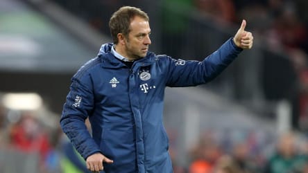 Hansi Flick ist und bleibt Trainer des FC Bayern München.