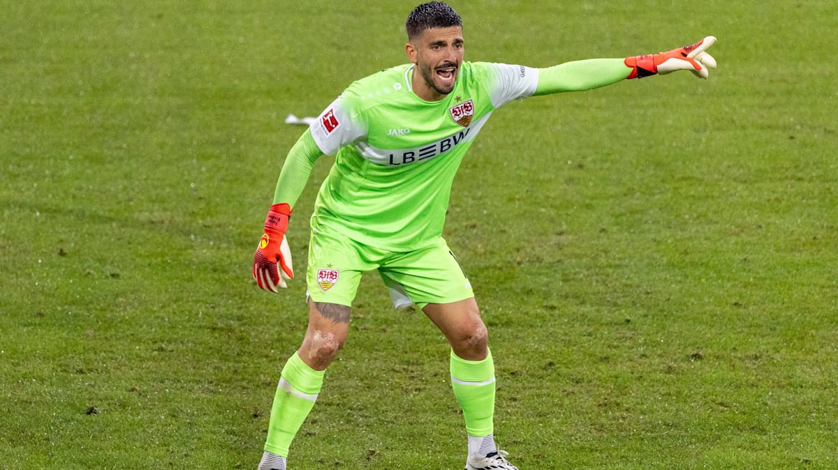 Bredlow ends Stuttgart goalkeeper saga