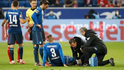 Bekam direkt Eis auf den verletzten Knöchel: Pavel Kaderabek (#3).